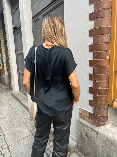 SOFINA V-NECK BLACK