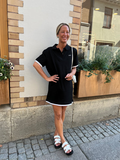 Min min pikeklänning svart