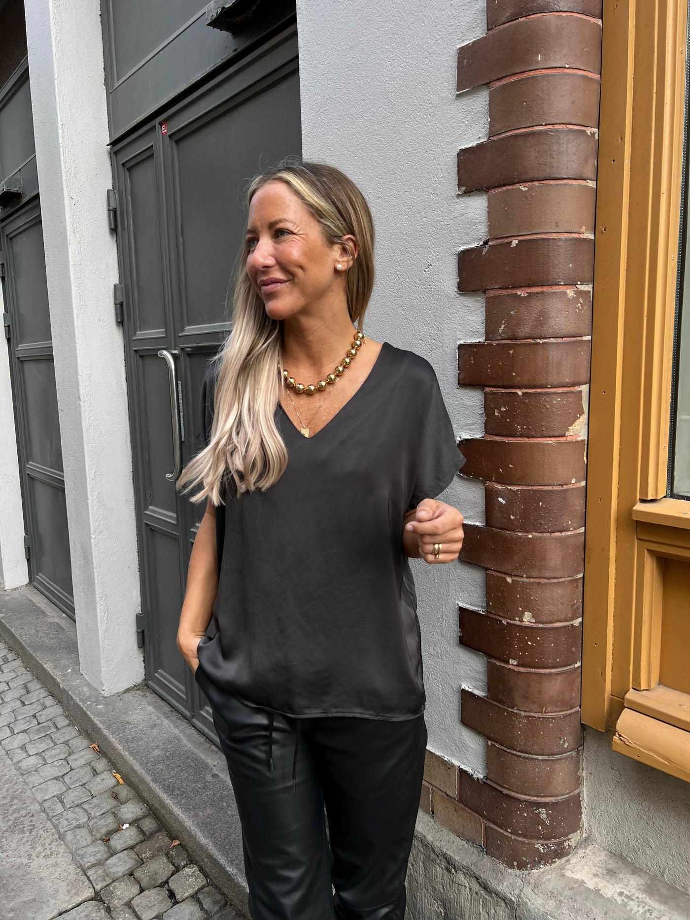 SOFINA V-NECK BROWN