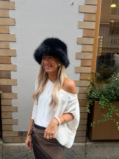 Pälshatt bucket modell svart