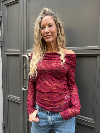 Jonna spets offshoulder vinröd