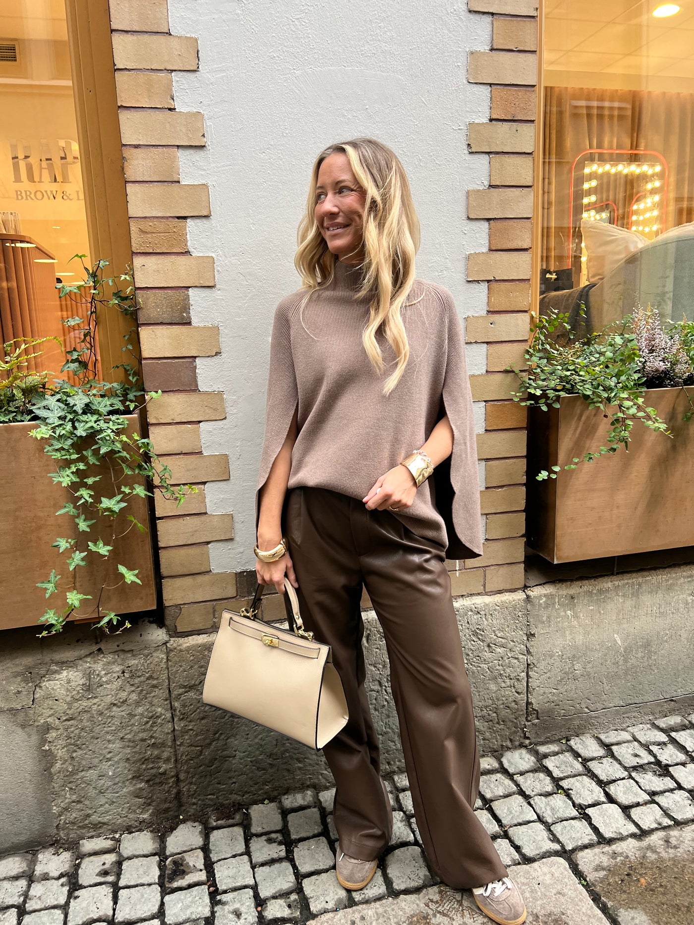 sierra cape tröja brun