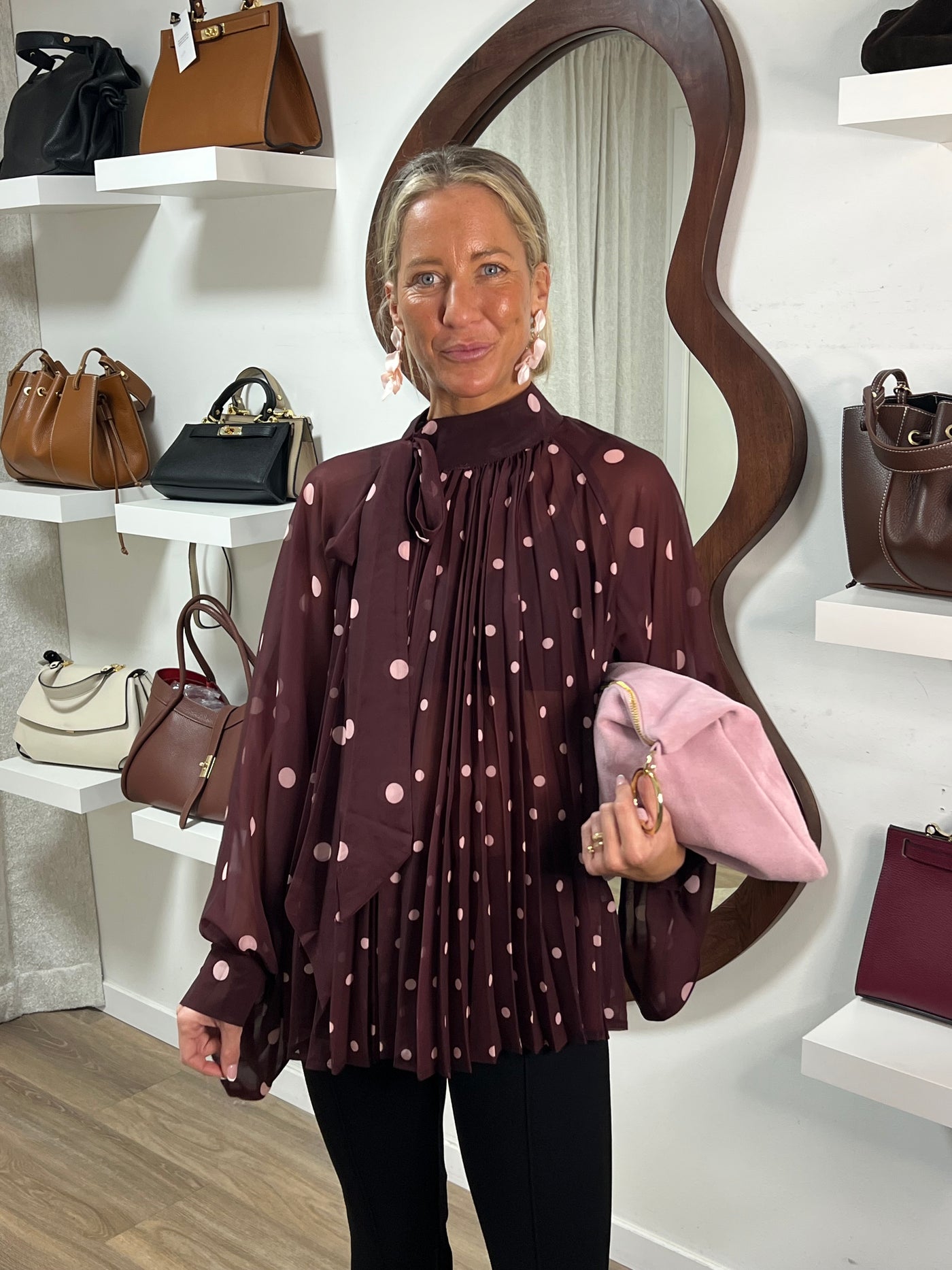 Pertunia  Boudreaux  dot 3390