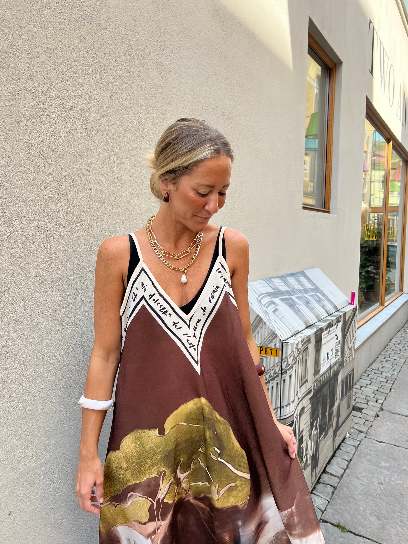 FRANCES STRAP DRESS. BROWN