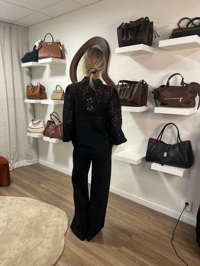 Priscilla blouse black CK08395 lev 7 dagar