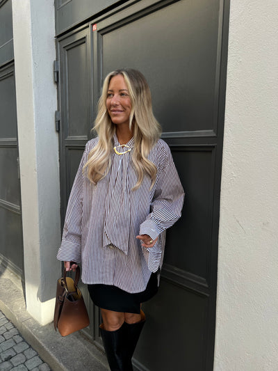Marre Brown /white  shirt/ gold bottom