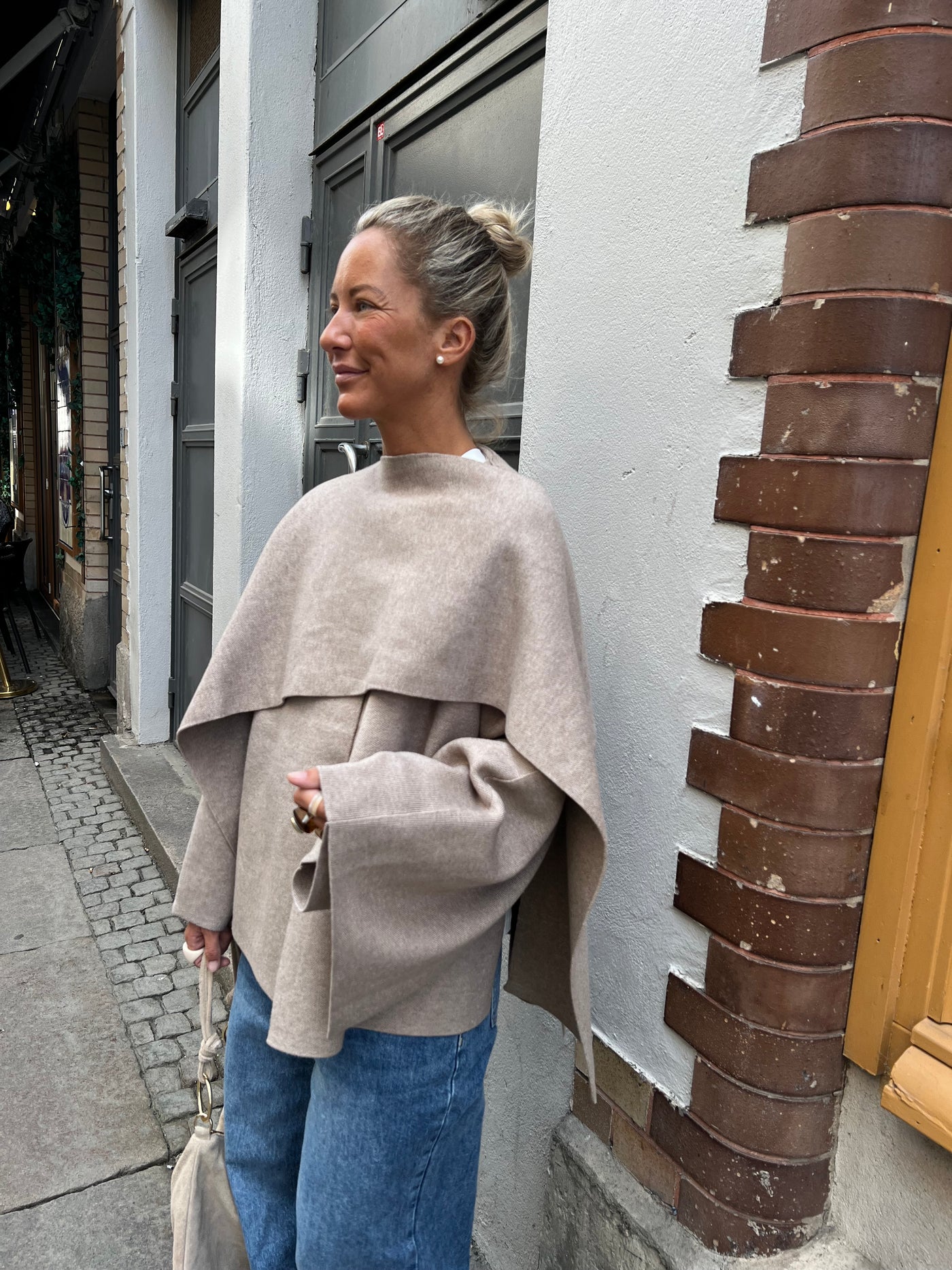 Carrie Cape Cardigan sand H888