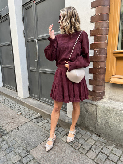 NEO NOIR KJOL CALLIA BURGUNDY