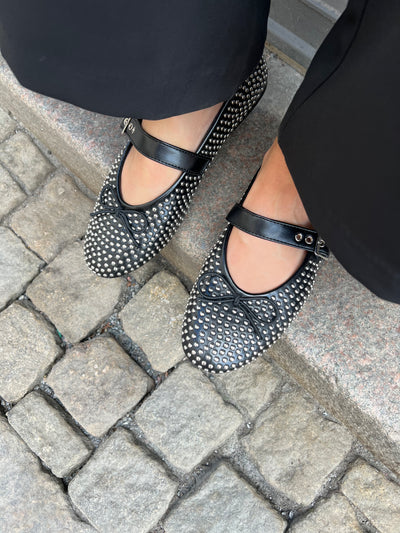 Titti ballerina, svart med silvernitar ny