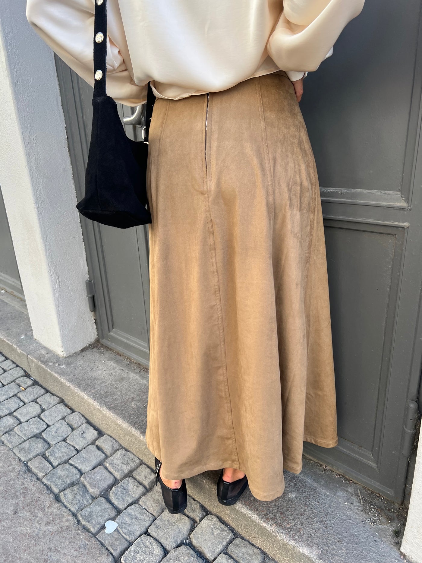 RAYA FAUX SUEDE SKIRT