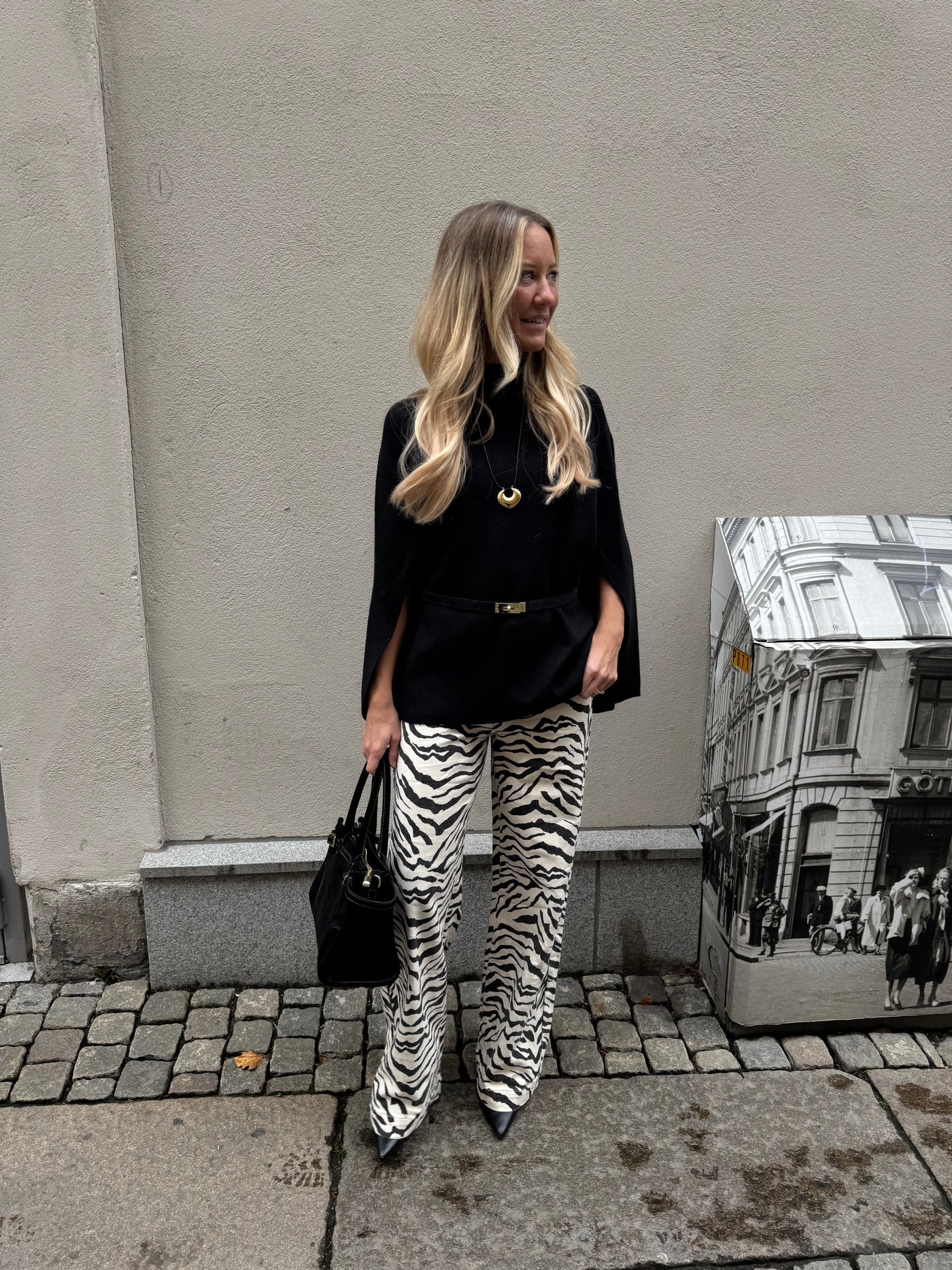 sierra cape tröja Svart