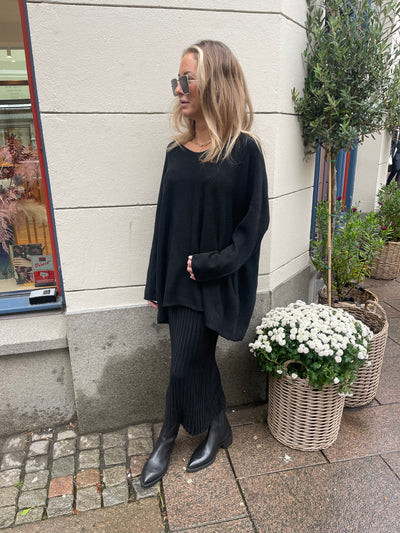 Kaya stickad Tröja i oversized modell Black