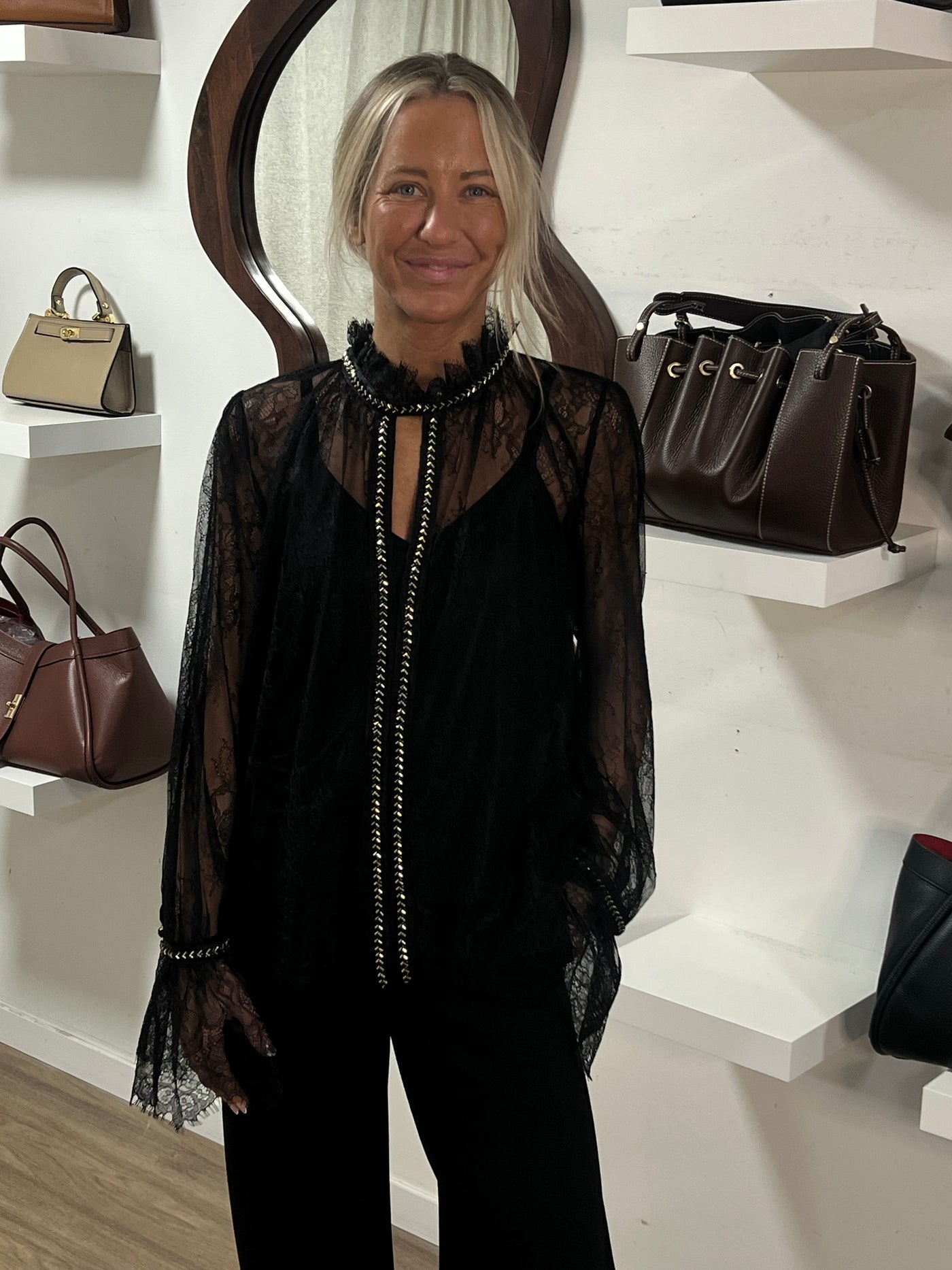 Manilla lace blouse 8535 lev 7 dagar