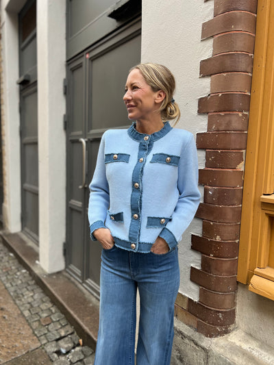 Donna stickad kofta ljusblå