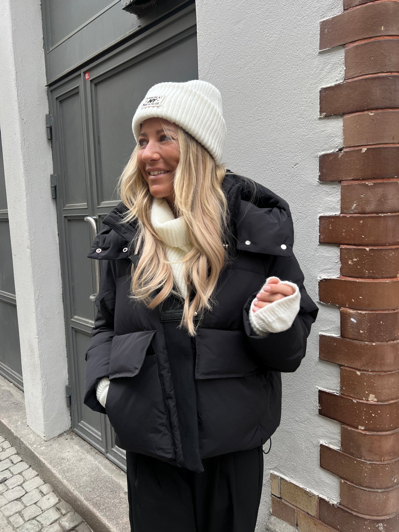 CMCICCO - DOWN JACKET WITH HOOD IN BLACK