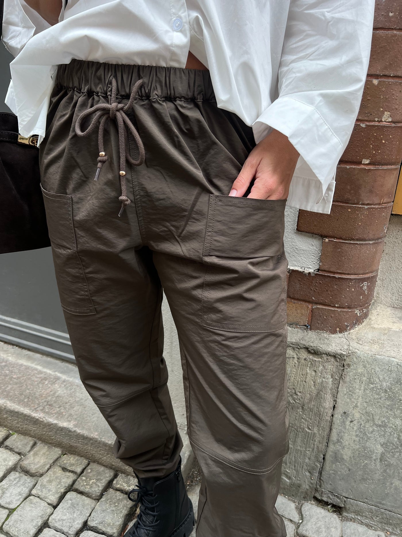 THILLA PANT coffee  GOSSIA