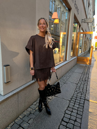 New France’s skirt dark brown