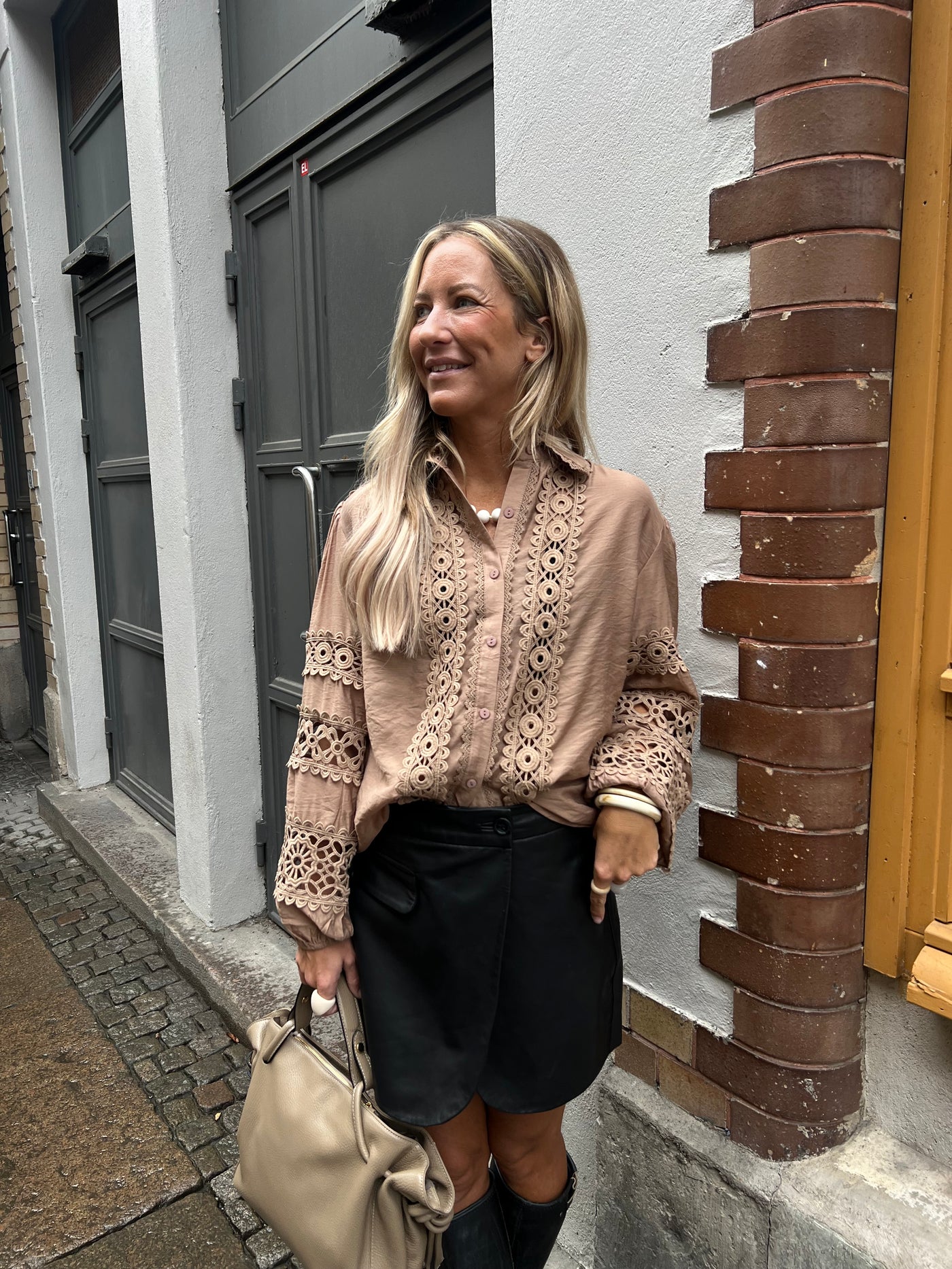 Alanja lace blouse camel