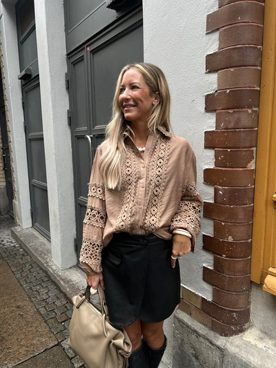 Alanja lace blouse camel