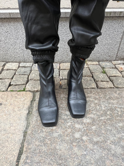 Pam Black boots stripe