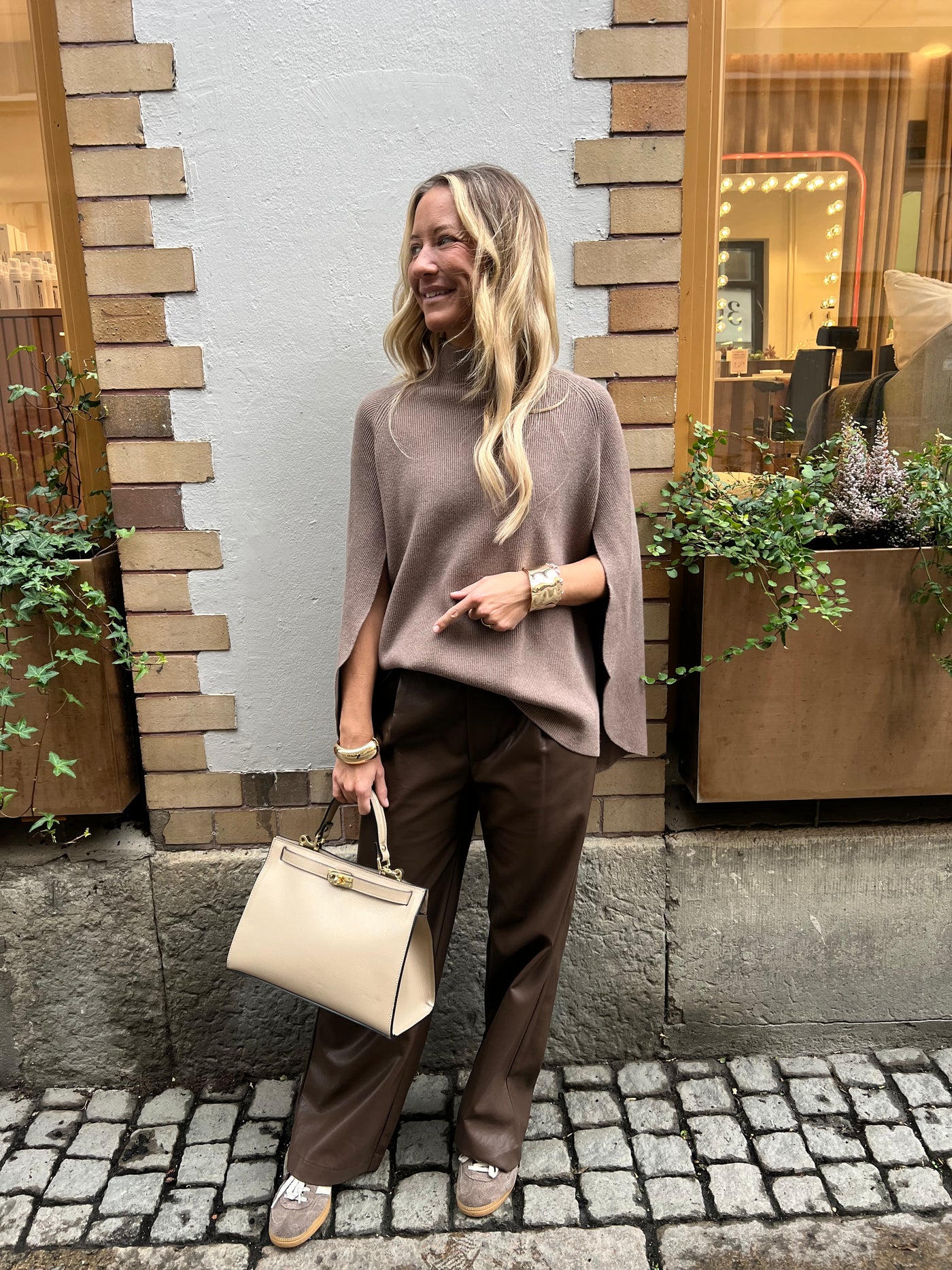 sierra cape tröja brun