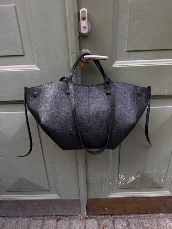 ORGANZA BAG BIG SVART
