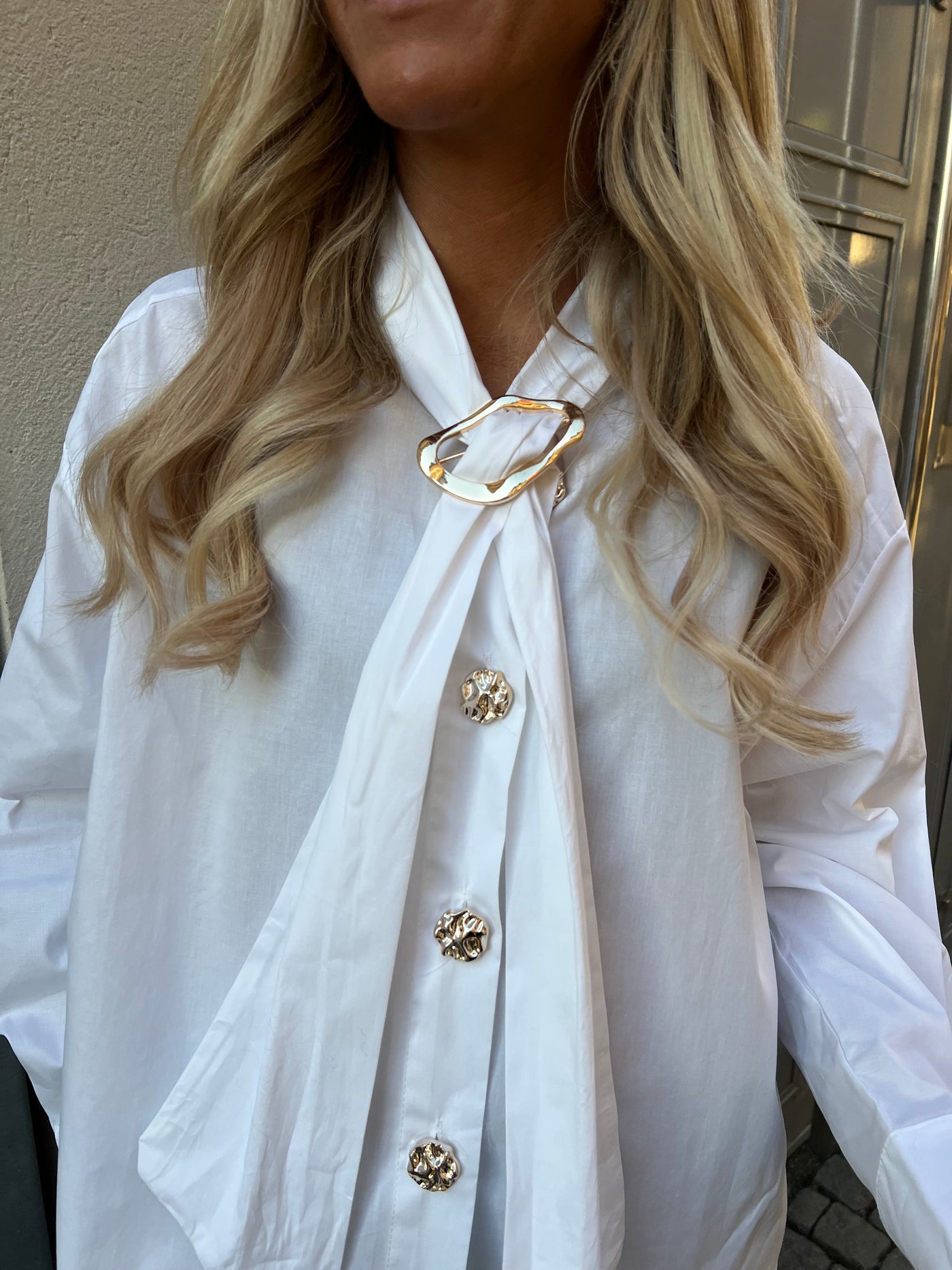Marre white shirt/ gold bottom