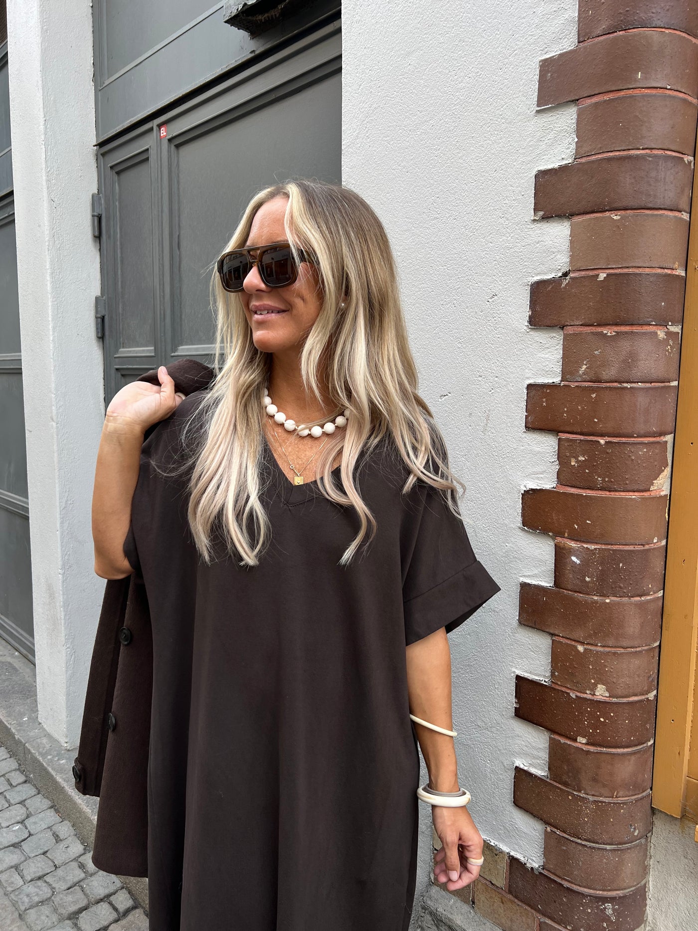 Tee v dress brown leverans 7 dagar