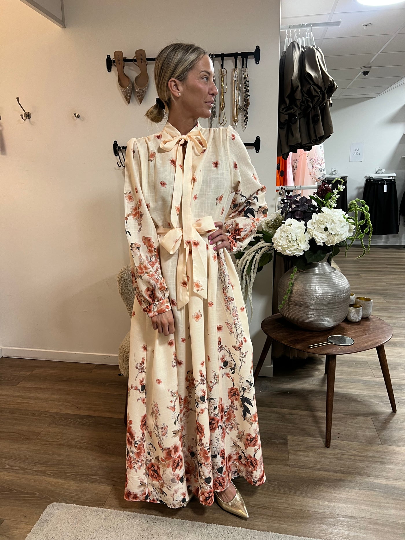 Hailey Dress Cream/aprikos