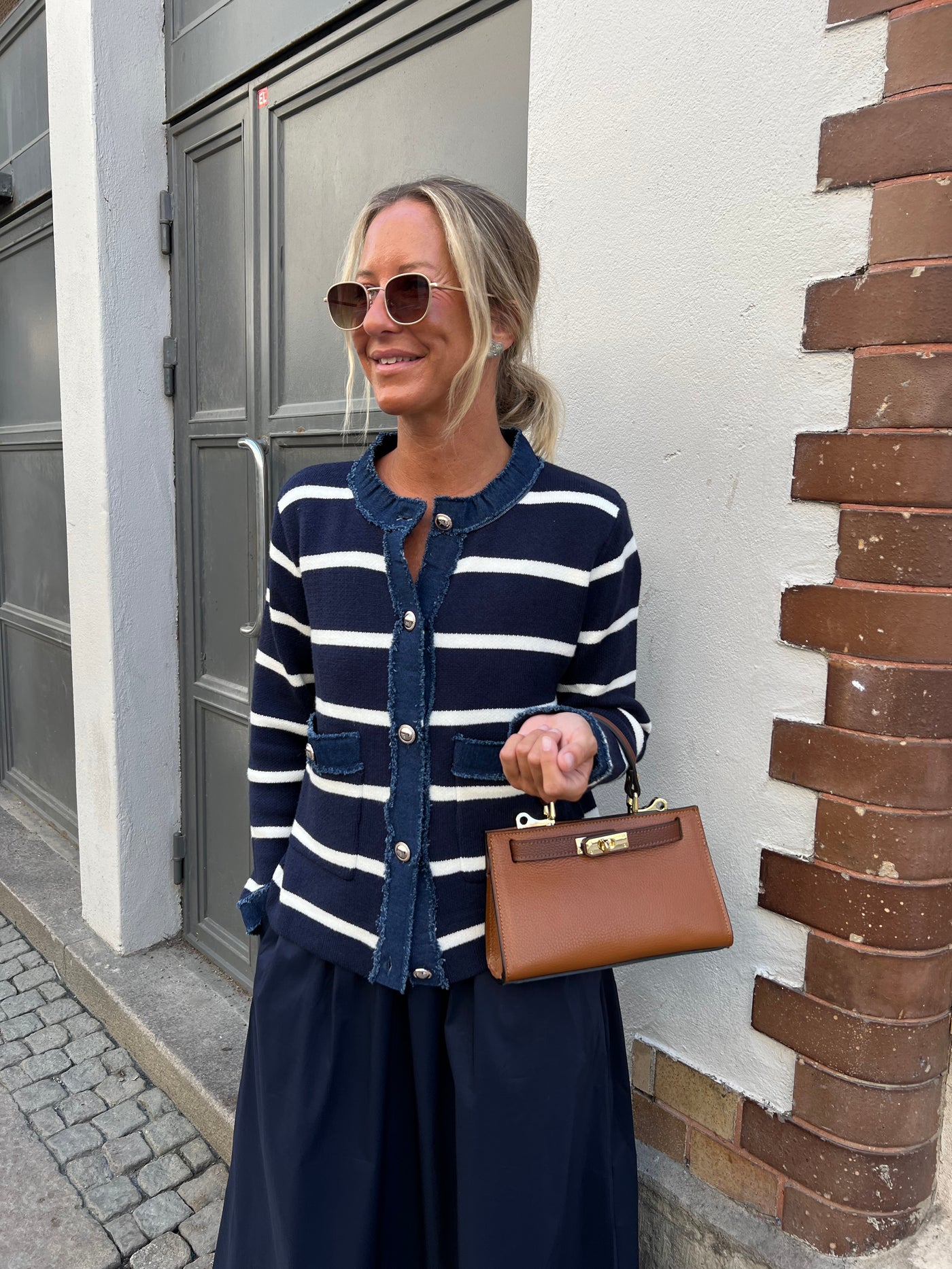 DONNA KOFTA randig marin med vita ränder