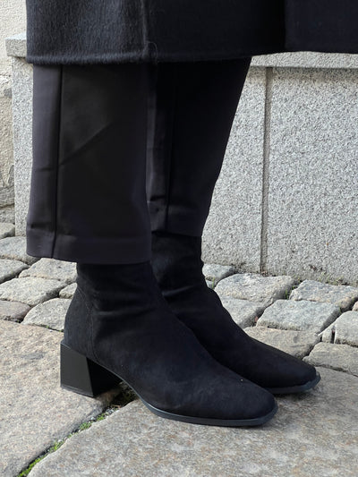 Johanna Suede Black boots