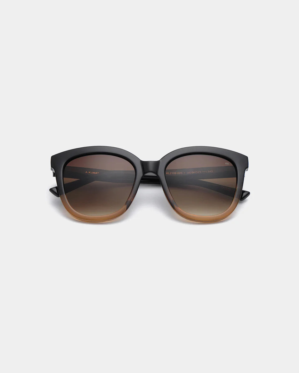 A kjaerbede solglasögon - Billy Black/Brown Transparent