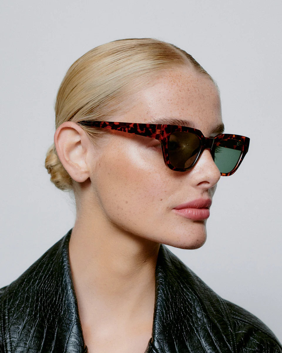 A kjaerbede solglasögon - Kaws Demi Tortoise