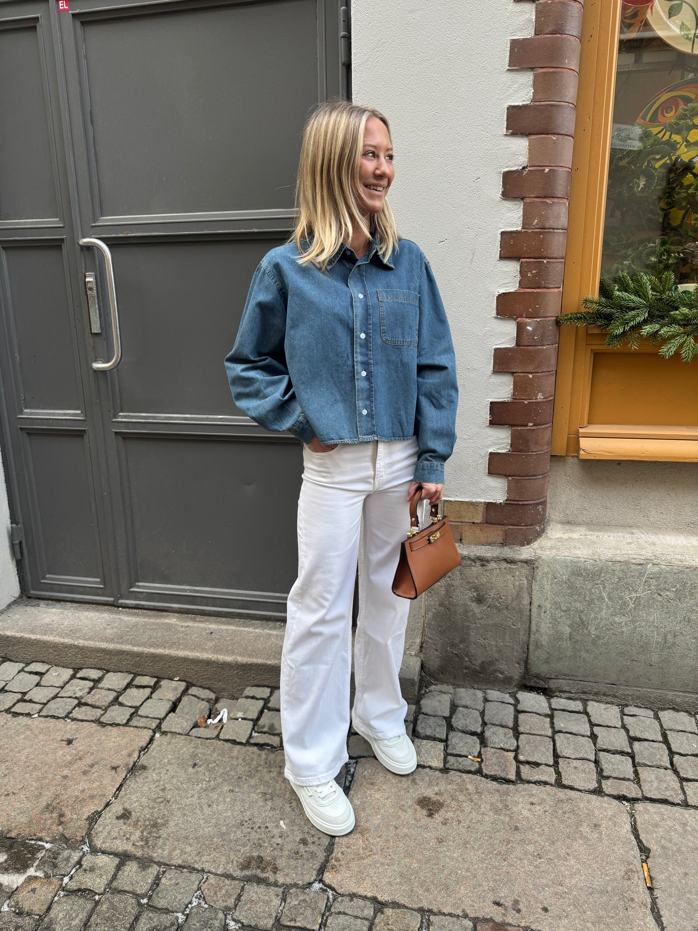 Lois Palazzo Egalia Blanco White