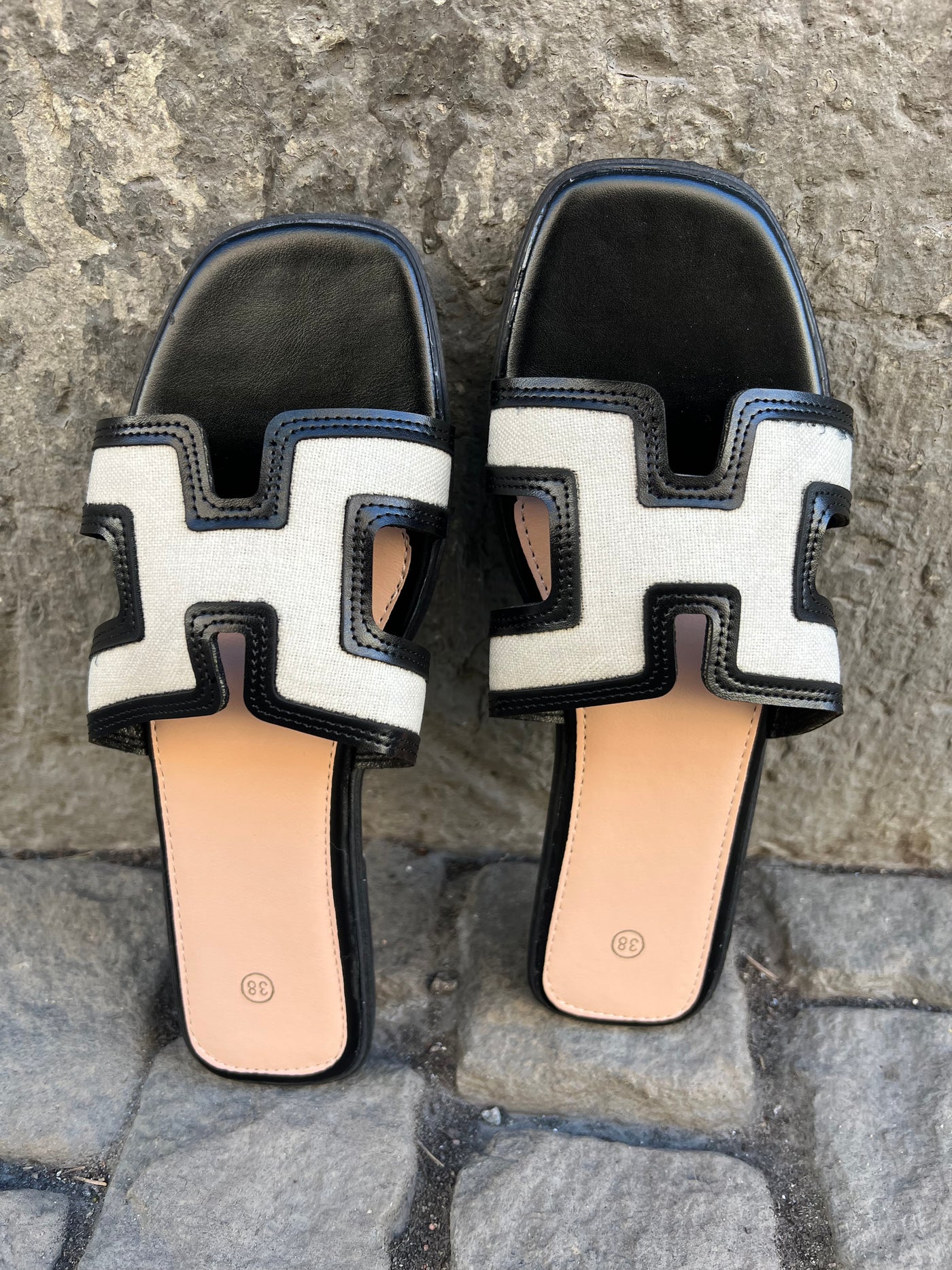 Lo sandal black