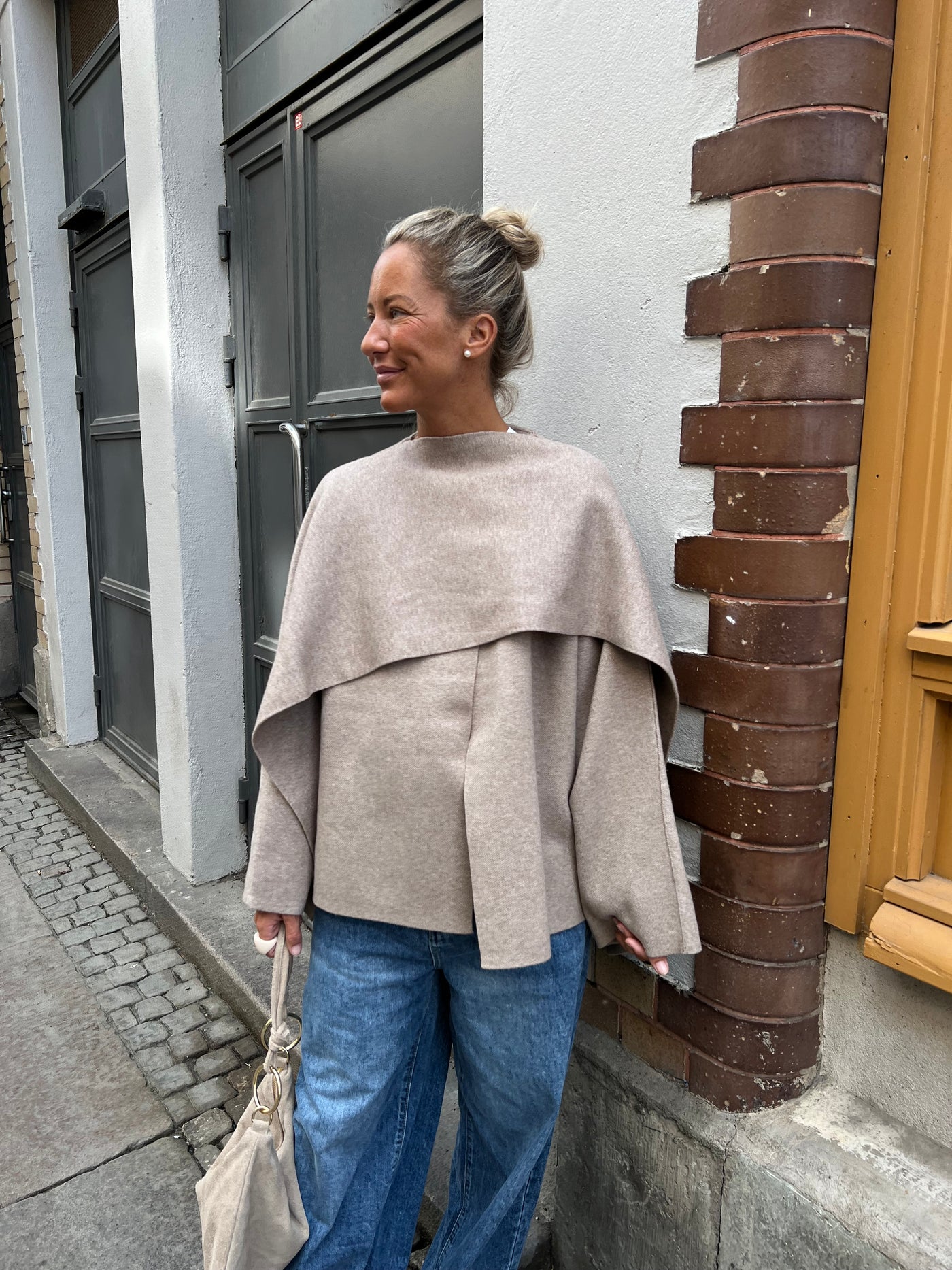 Carrie Cape Cardigan sand H888
