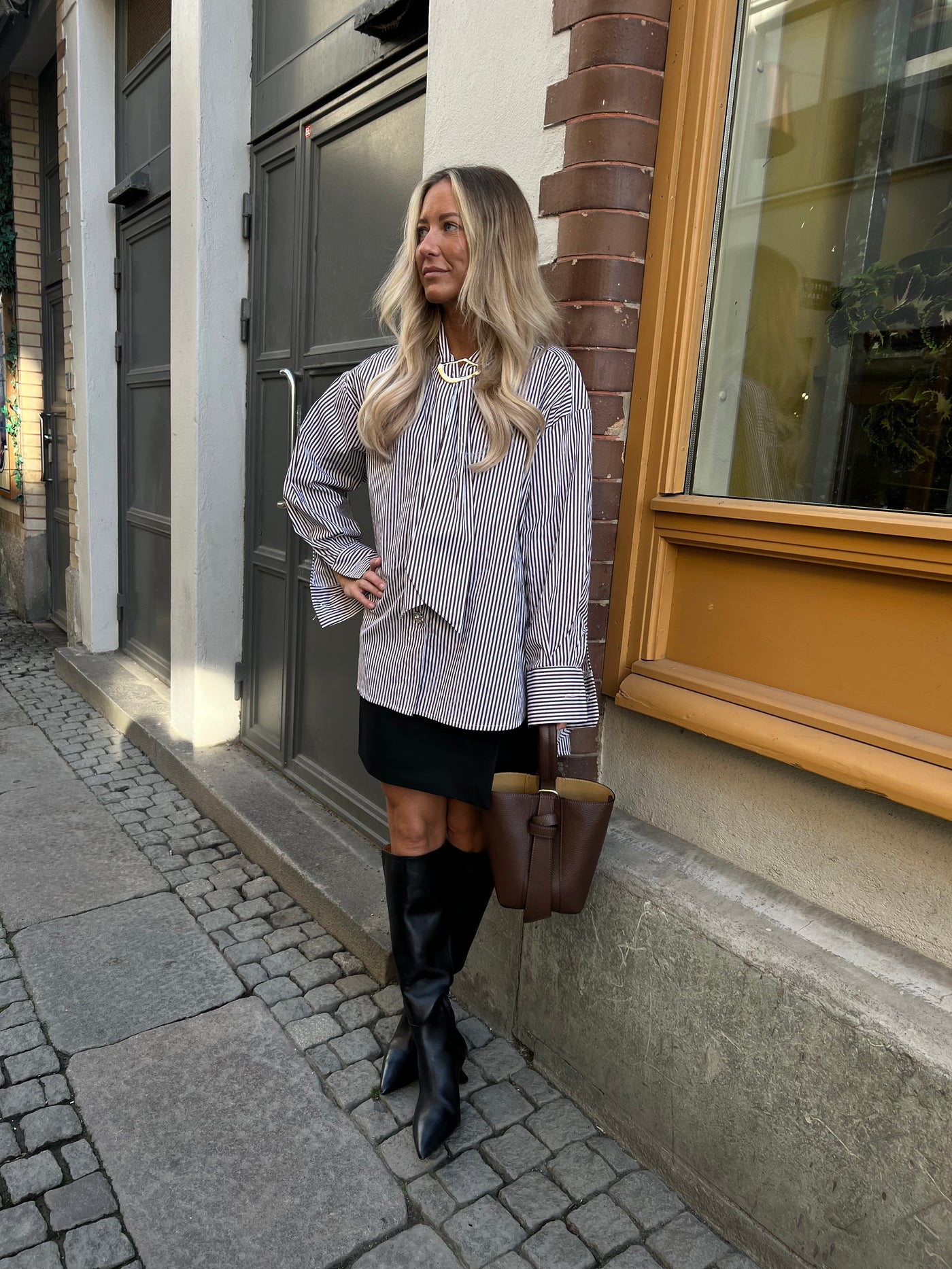 Marre Brown /white  shirt/ gold bottom
