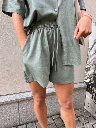 NOOR LINNE SHORTS GREEN