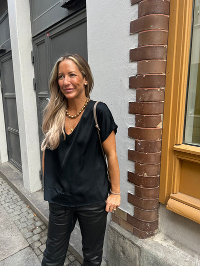 SOFINA V-NECK BLACK
