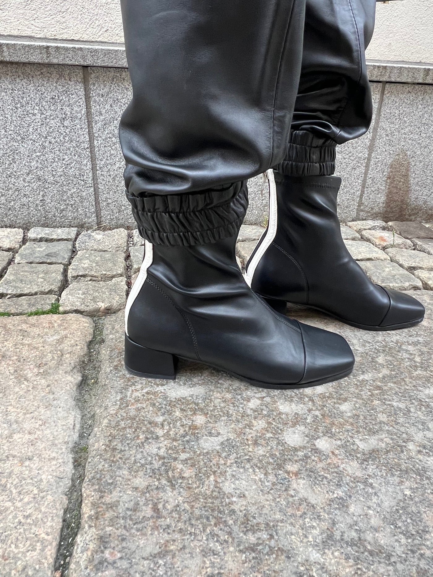 Pam Black boots stripe