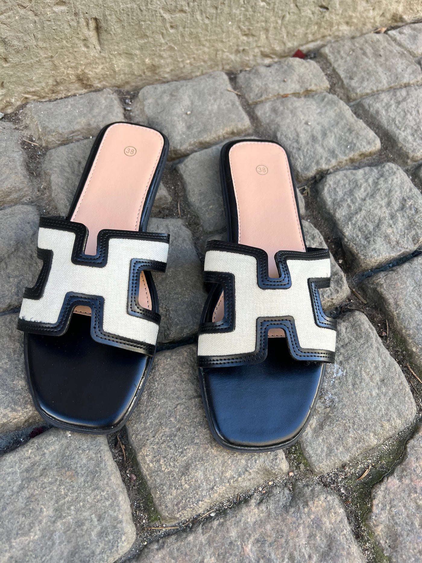 Lo sandal black