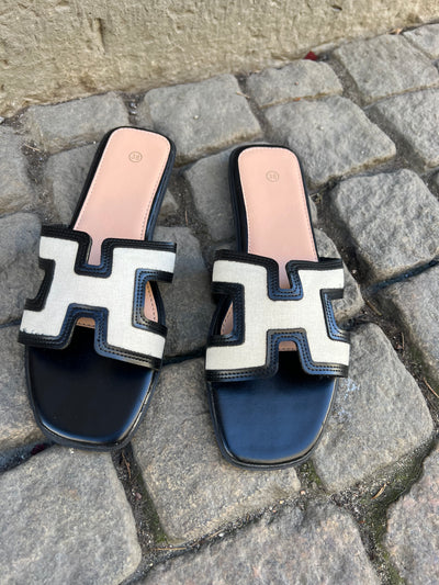 Lo sandal black