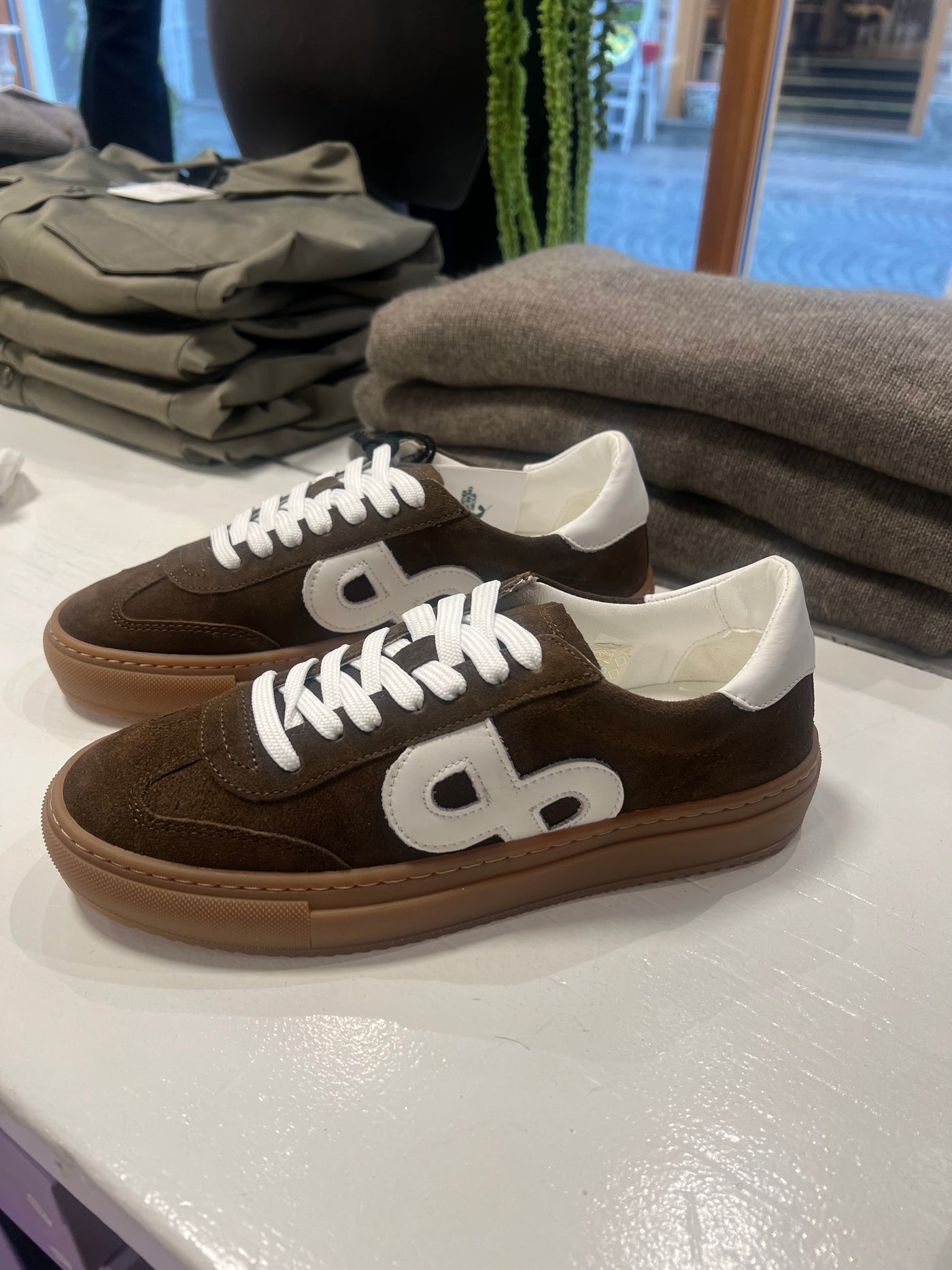 Pavement kohia dark brown