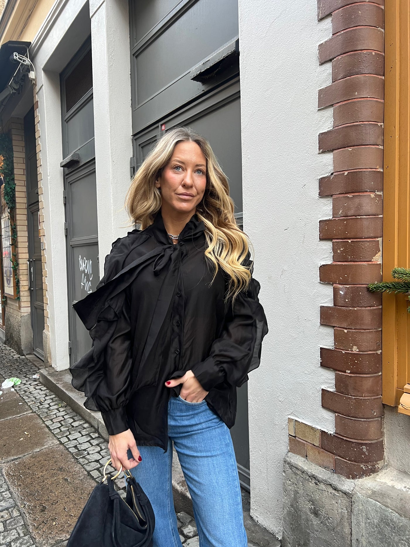 Madicken blouse black