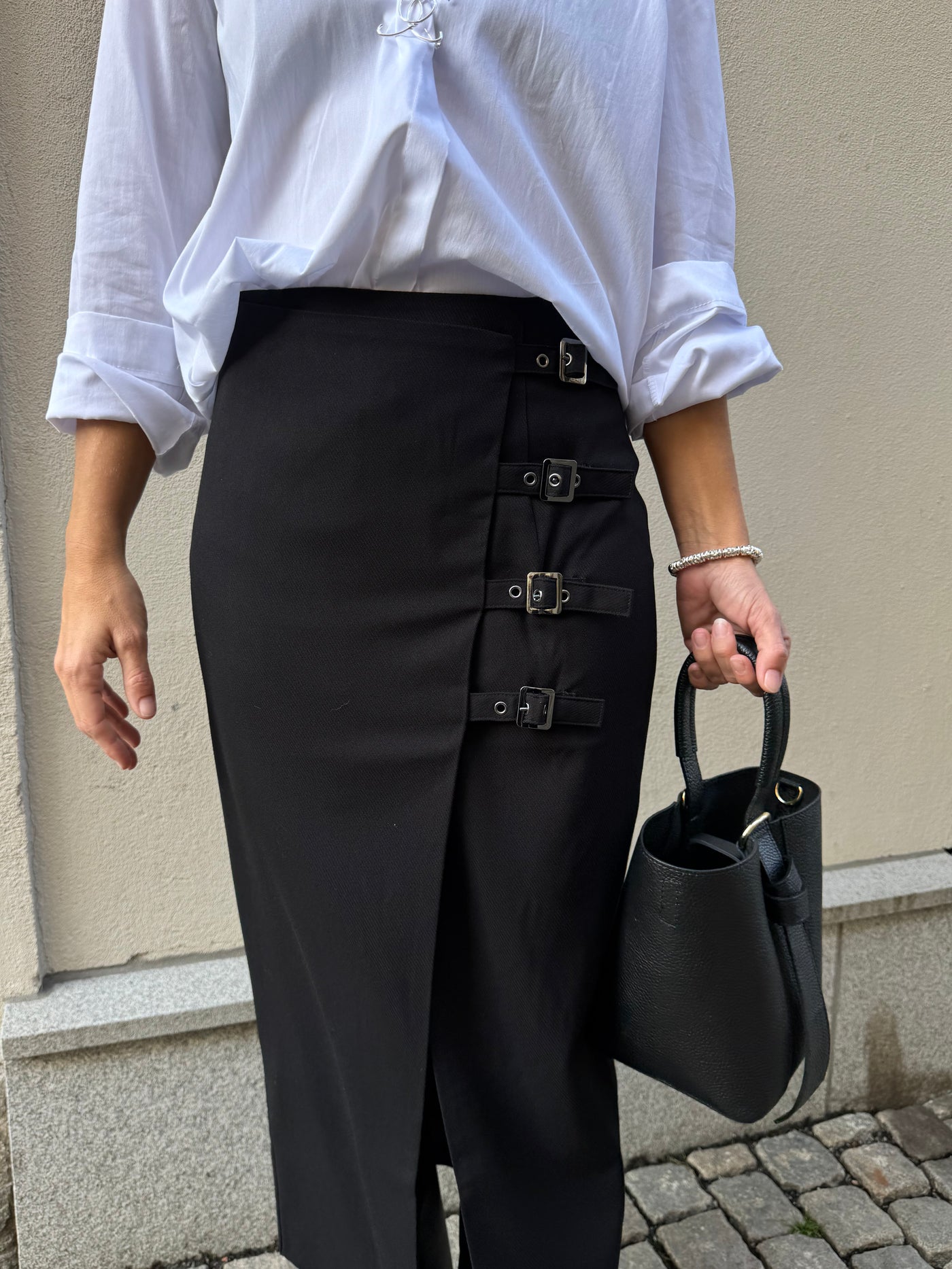 CMTAILOR-SKIRT BUCKLE DETAILS