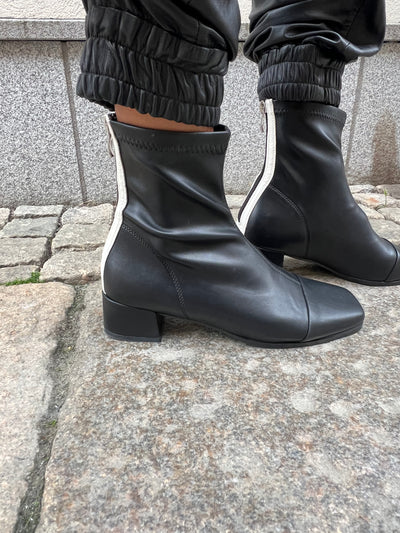Pam Black boots stripe