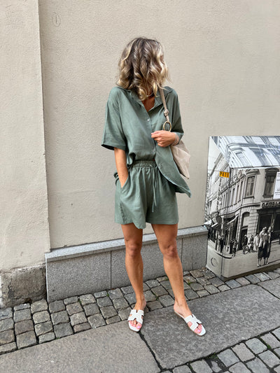NOOR LINNE SHORTS GREEN