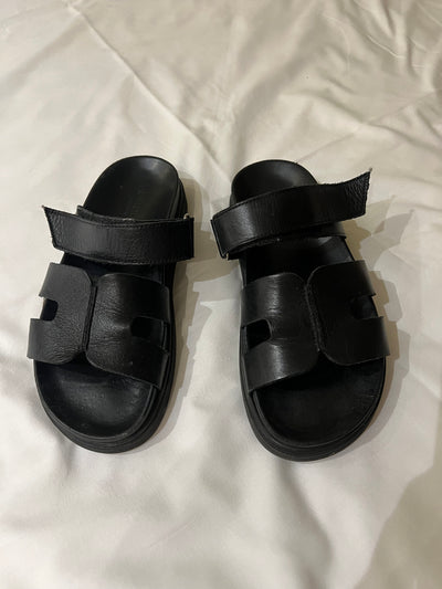 Pavement MARU black