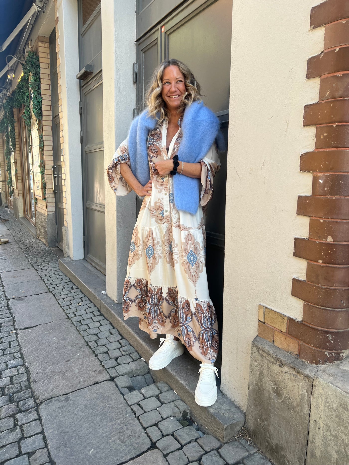 Astrid dress blue/kamel 1 veckas leverans