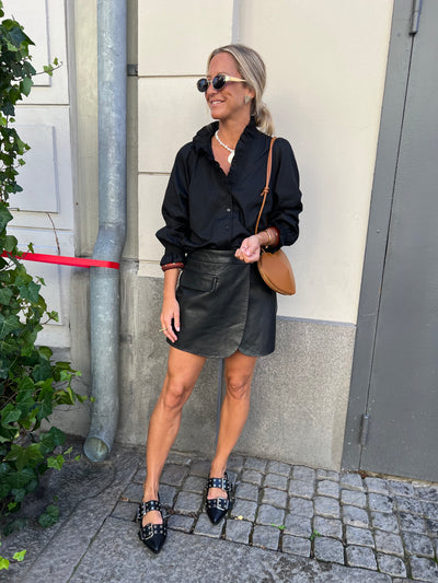 Brielle solid shirt black